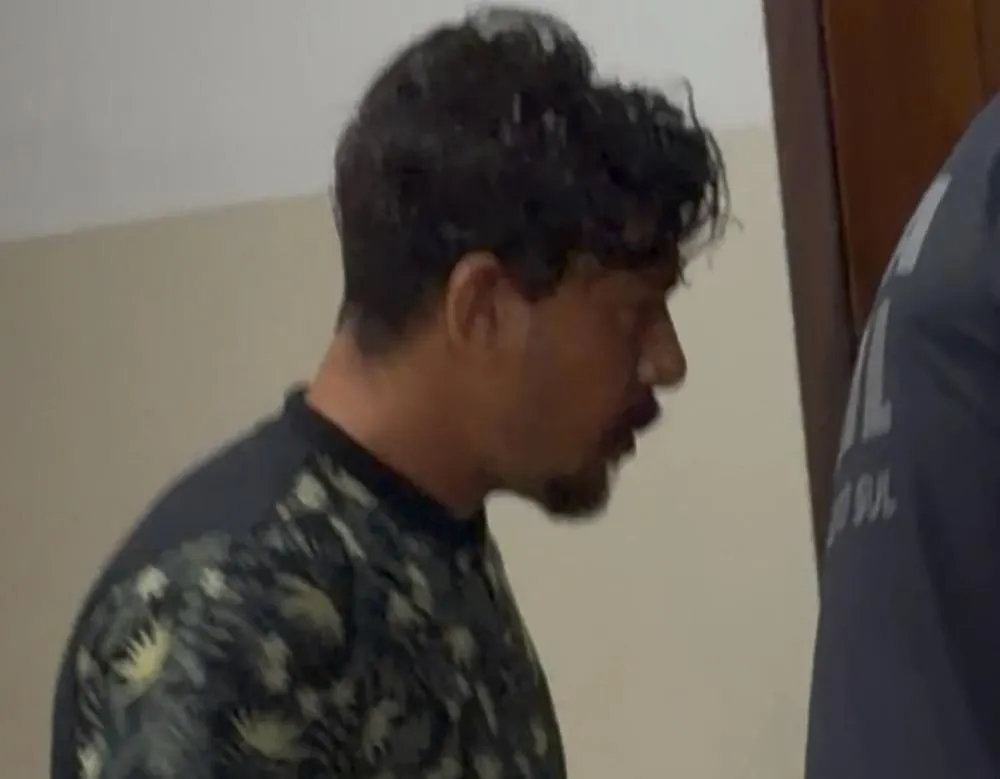 Suspeito matar travesti em boate se entrega para a polícia