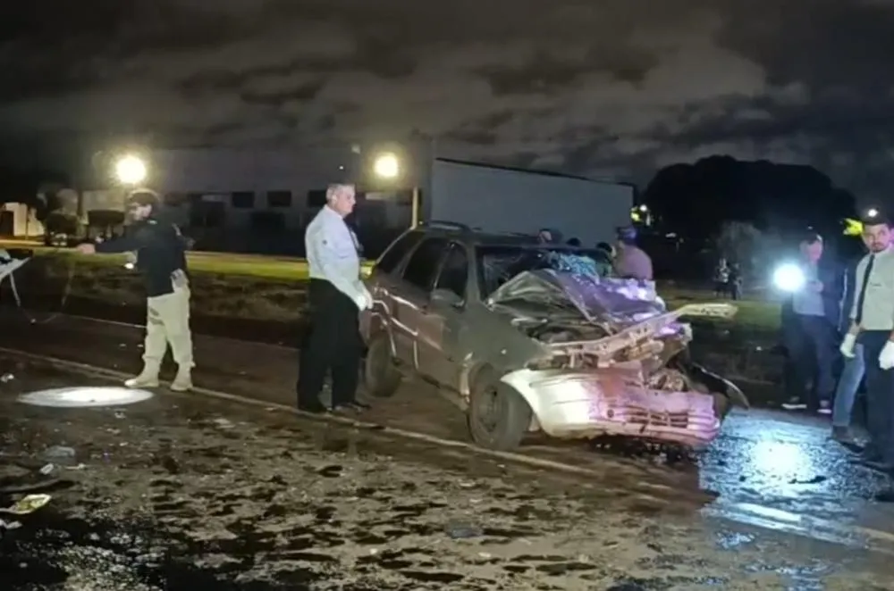 Colisão frontal na BR-463 deixa uma vítima fatal e cinco feridos em Dourados