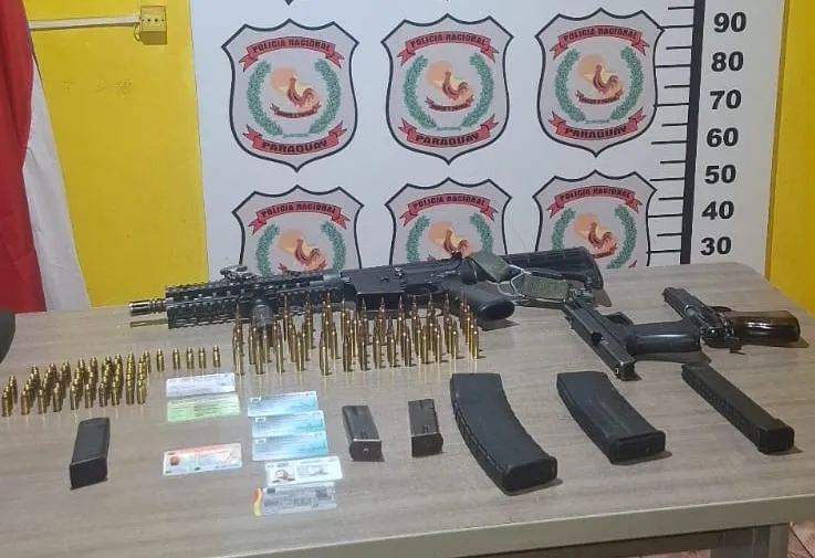 Brasileiro é preso na fronteira com submetralhadora, pistolas e munições