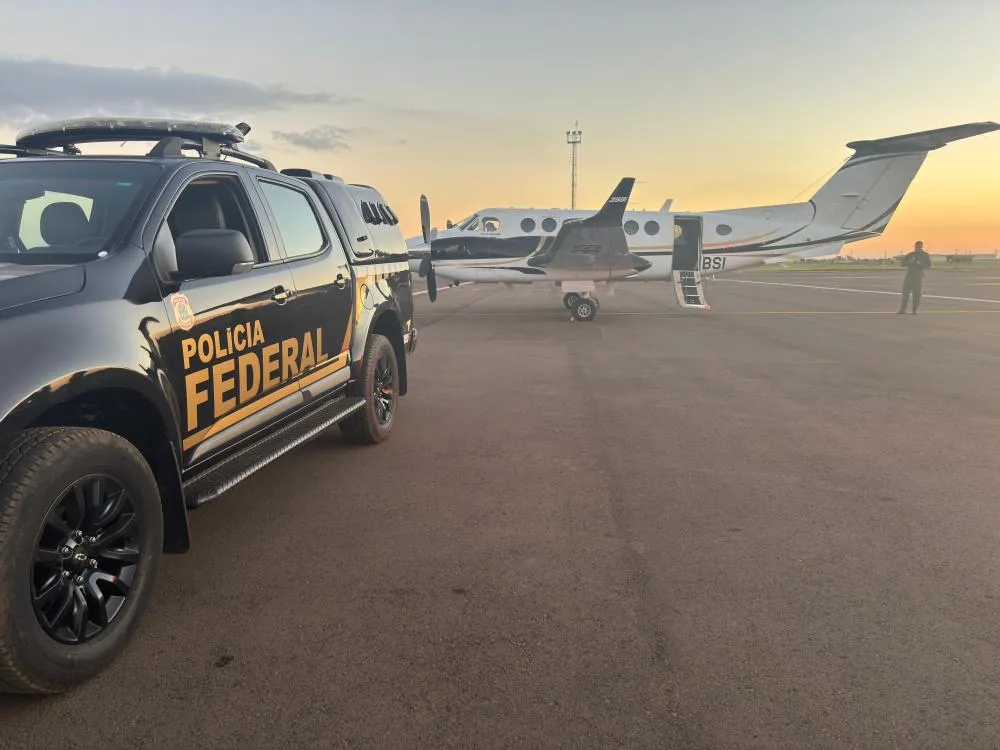PF recebe em Campo Grande brasileiro preso na Bolívia por tráfico internacional de drogas