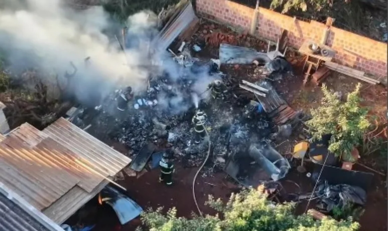 Homem morre carbonizado durante incêndio em residência na Vila São Braz, em Dourados