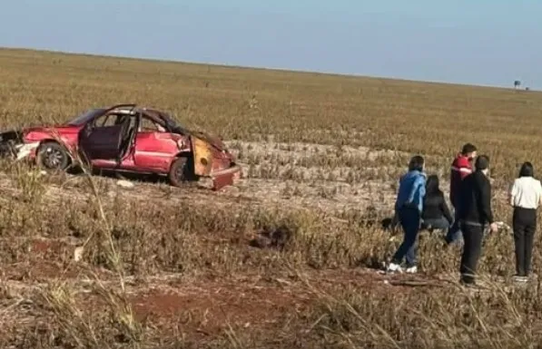  Carro estoura pneu e capota na MS-386, matando uma passageira e ferindo três