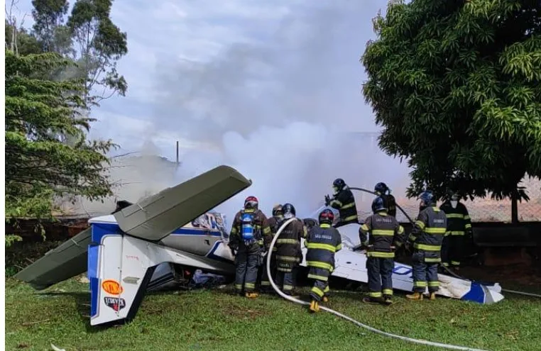 Queda de avião bi motor deixa dois mortos e um ferido em Marília
