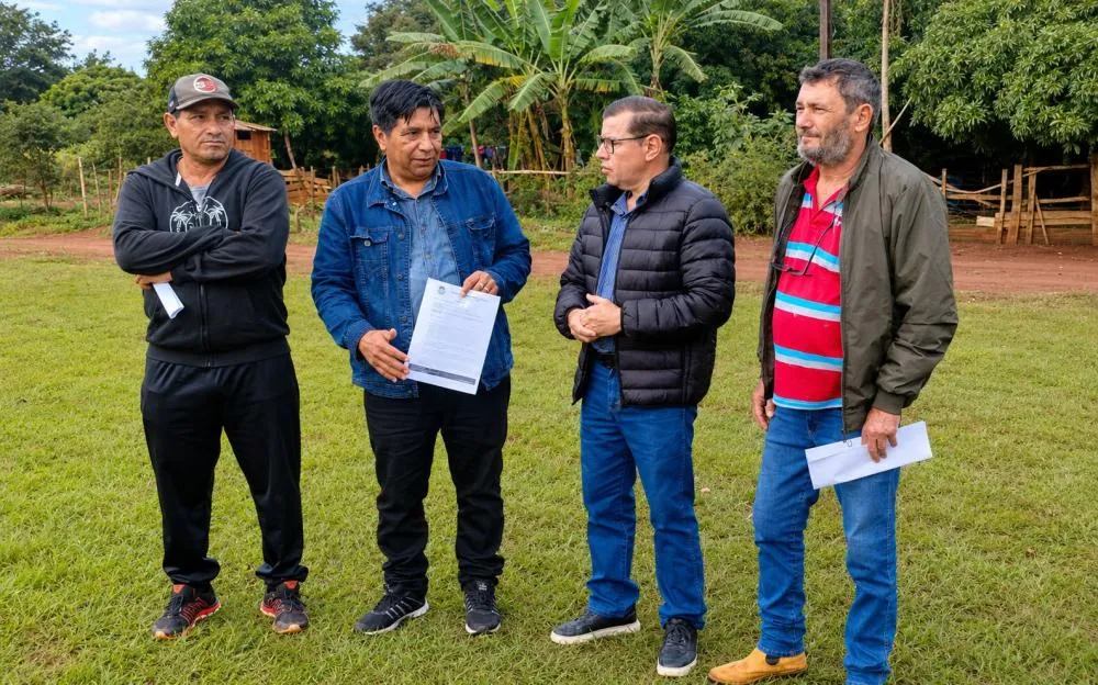 Pedro Pepa encaminhou ofício ao deputado Zé Teixeira, solicitando melhorias para o campo da Aldeia Jaguapiru.(Foto: Assessoria)