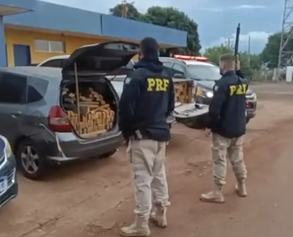 PRF apreende veículos furtados carregados com drogas após perseguição na MS-379