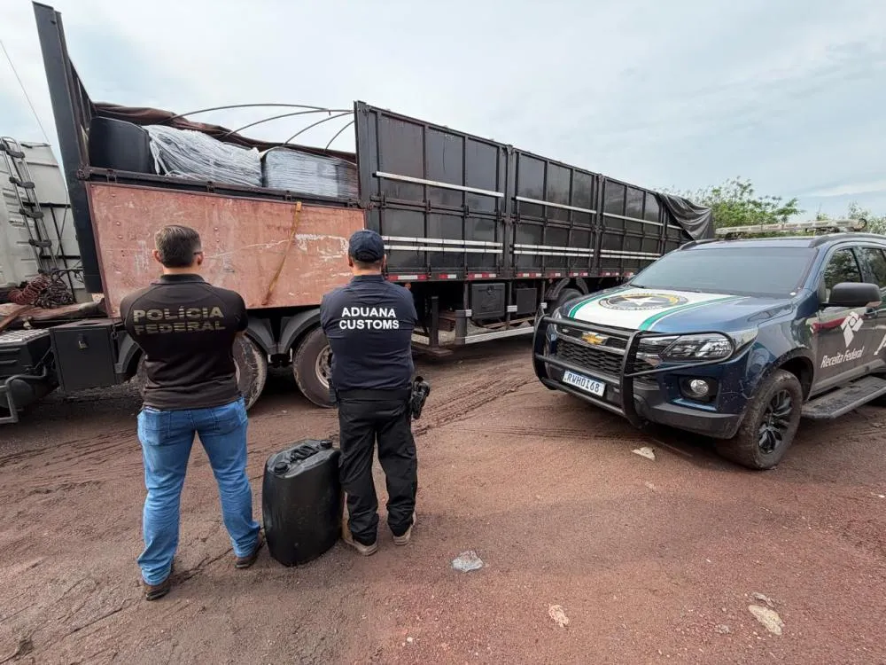 Receita Federal e PF apreendem 17 toneladas de insumo químico em Corumbá